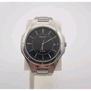 Men's Seiko 7N42-0FD0 Stainless Steel Calendar Vintage Quartz Watch 6.75" wrist-